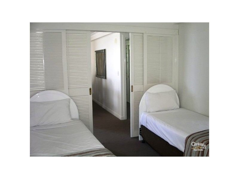 7 Elkhorn Ave, Surfers Paradise QLD 4217