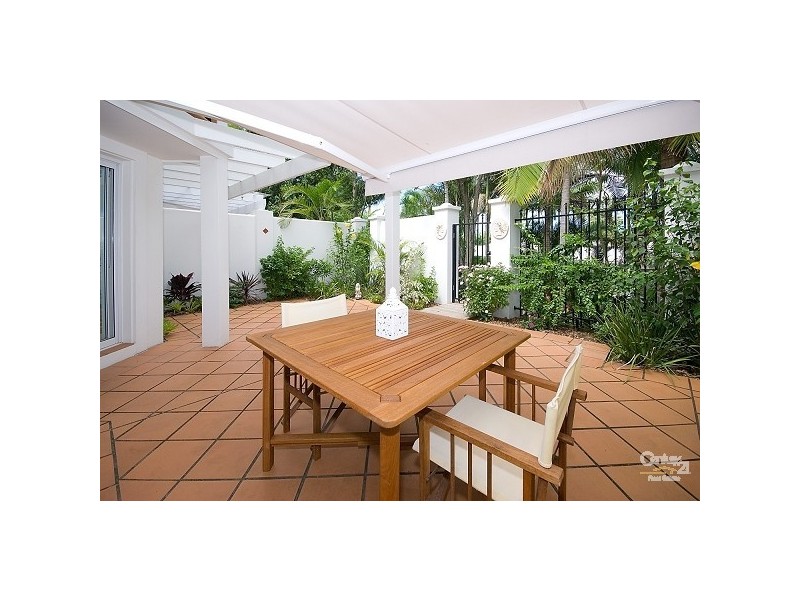 100 Cotlew St  East, Southport QLD 4215