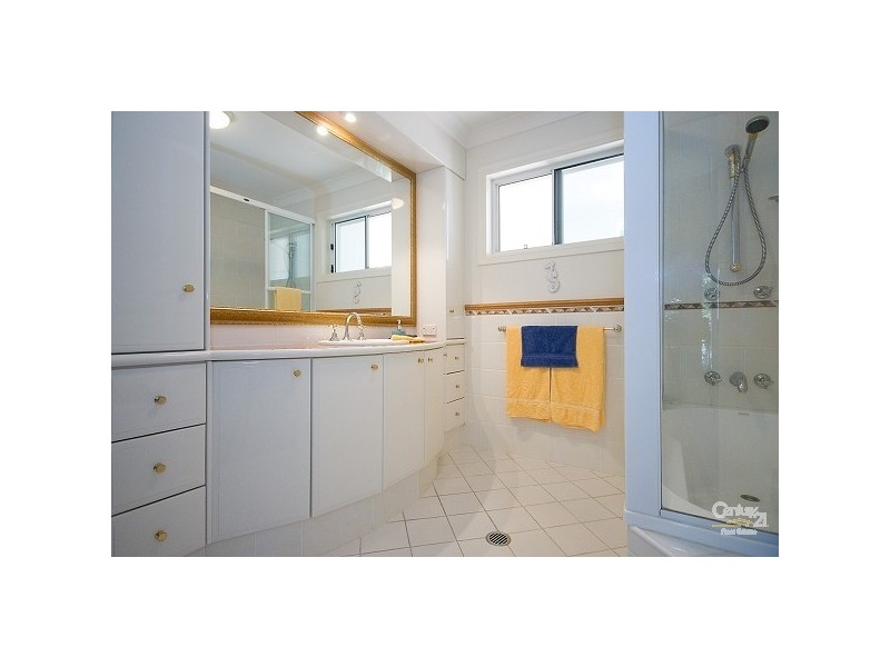 100 Cotlew St  East, Southport QLD 4215