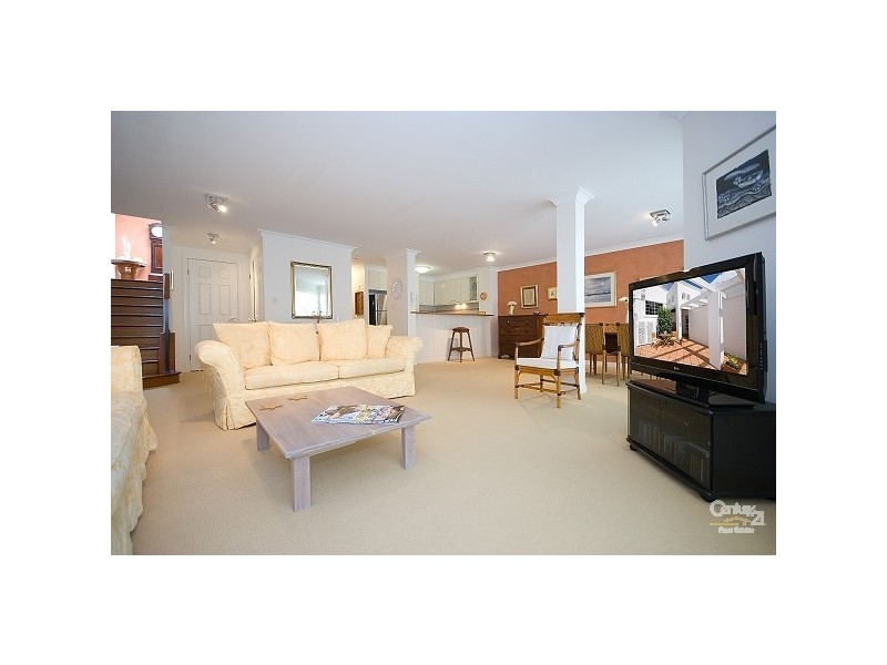 100 Cotlew St  East, Southport QLD 4215