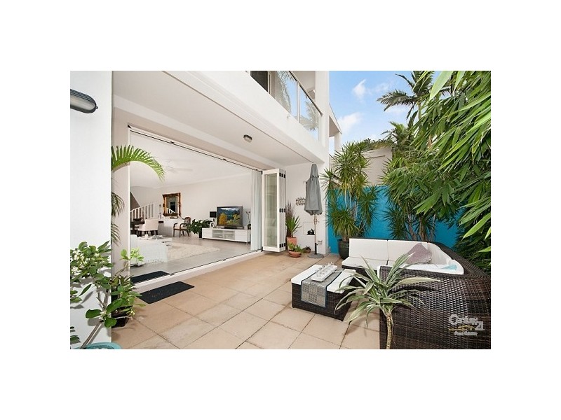 . Burra Street, Chevron Island QLD 4217