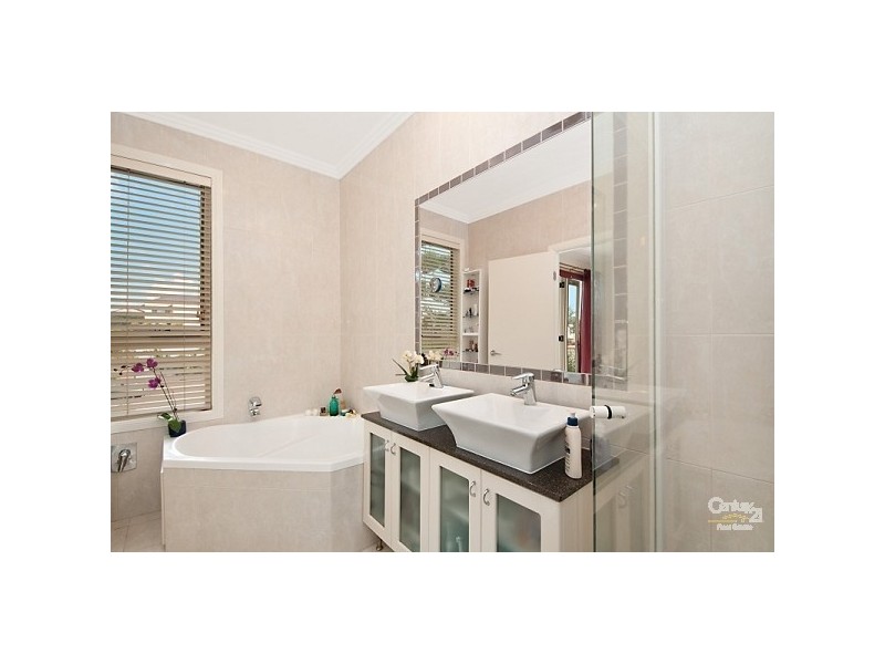 . Burra Street, Chevron Island QLD 4217