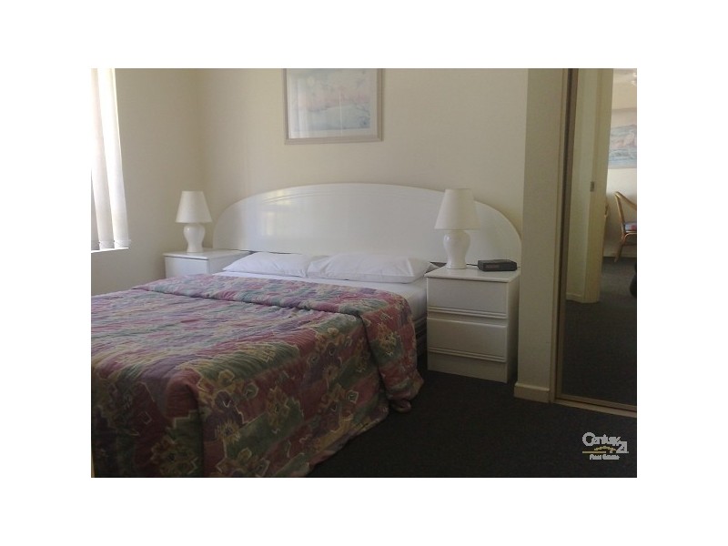 33 Cypress Ave, Surfers Paradise QLD 4217