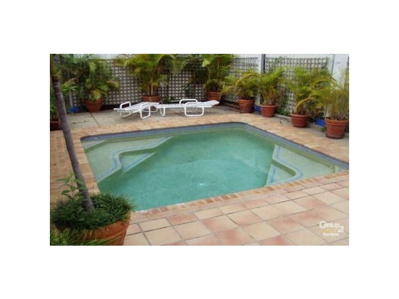 33 Cypress Ave, Surfers Paradise QLD 4217