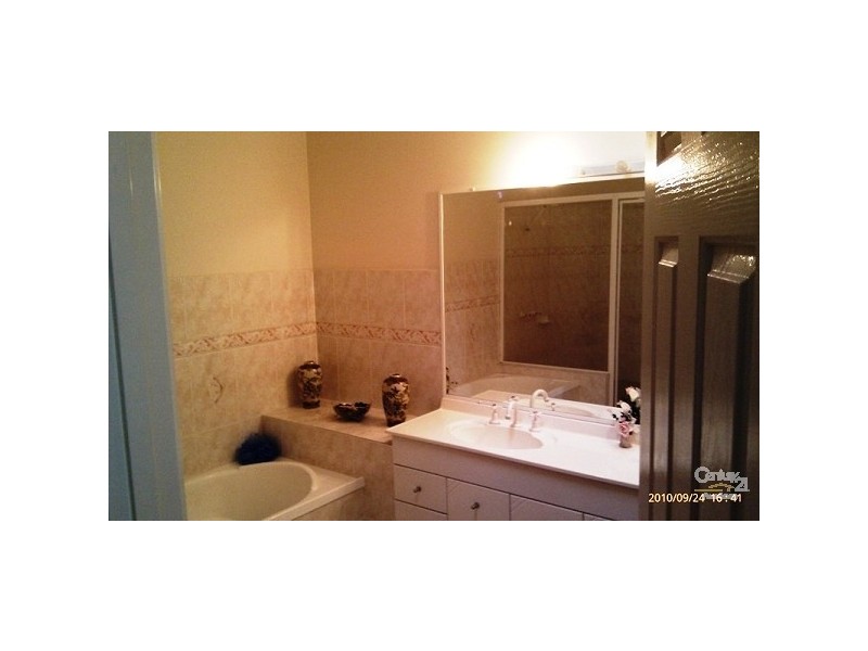 44 Barrier Reef Drive, Mermaid Waters QLD 4218