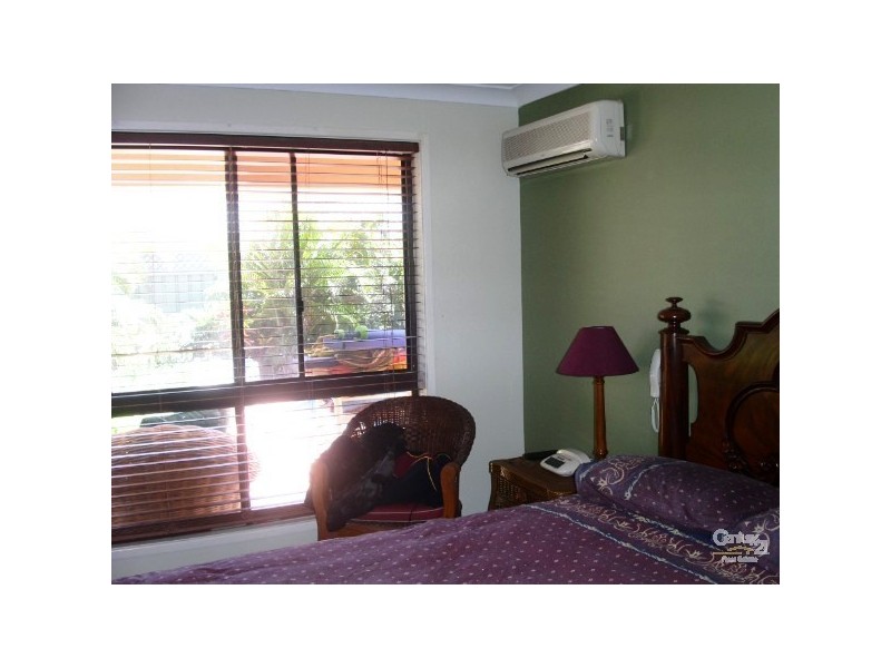 21 FORSTER AVE, Bundall QLD 4217