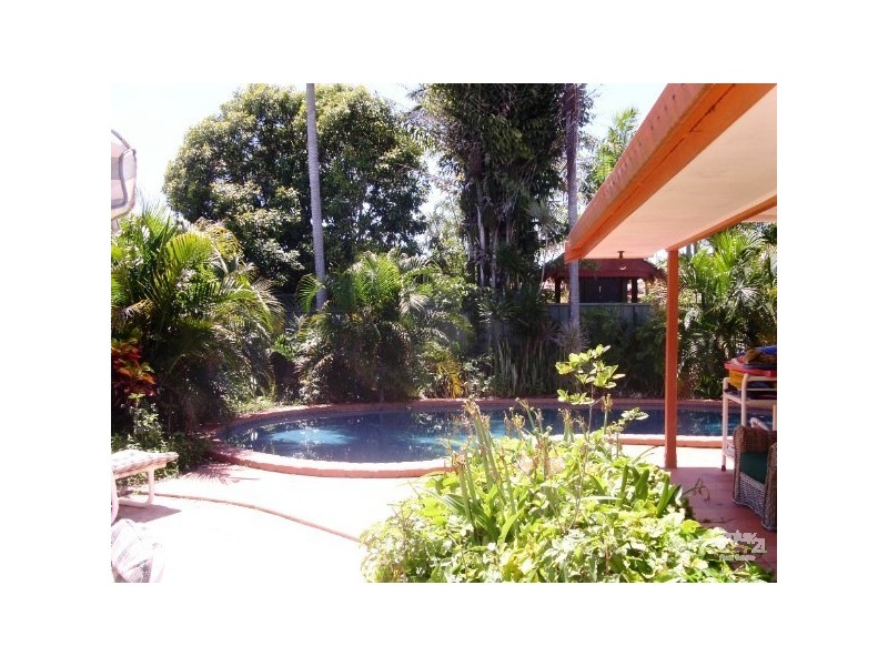 21 FORSTER AVE, Bundall QLD 4217
