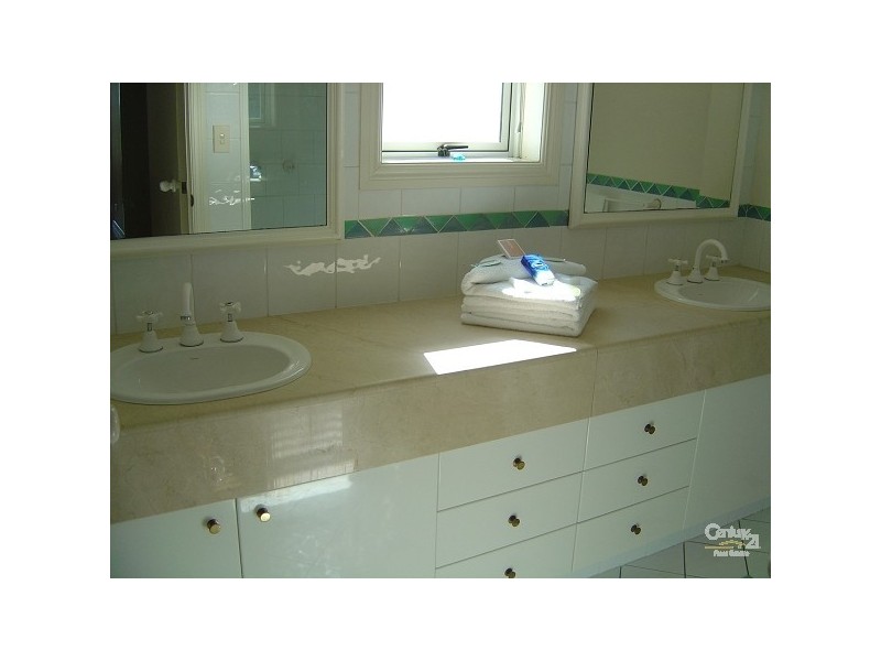 7 Elkhorn Avenue, Surfers Paradise QLD 4217