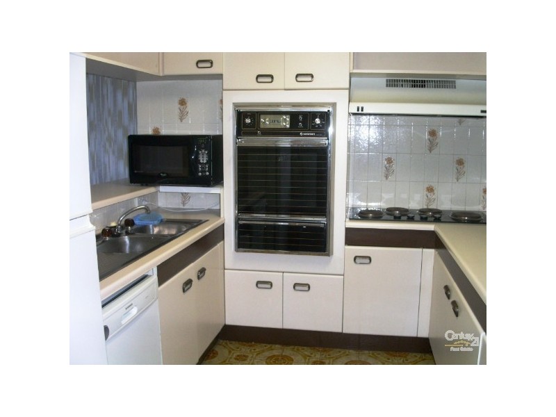 33-39 HOOKER BLVD, Broadbeach QLD 4218