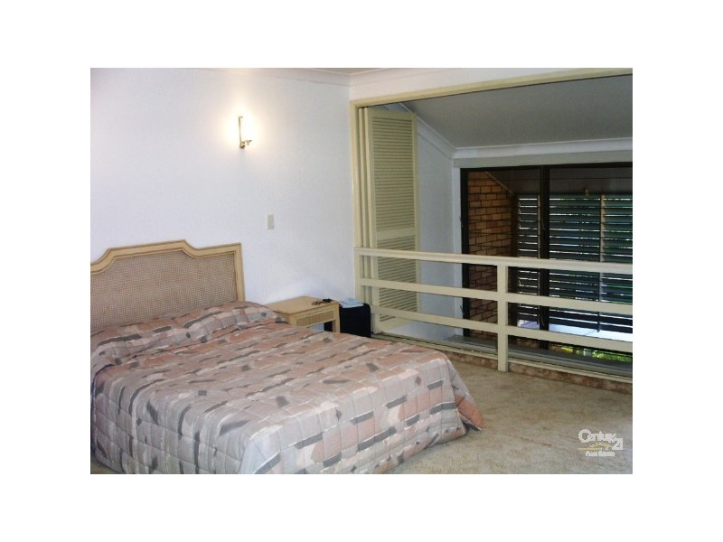 33-39 HOOKER BLVD, Broadbeach QLD 4218