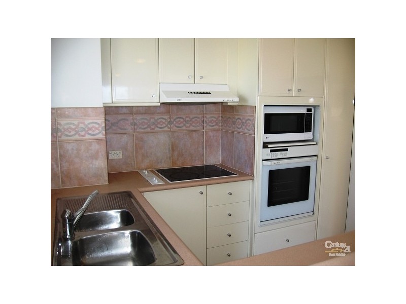 11 Elkhorn Avenue, Surfers Paradise QLD 4217