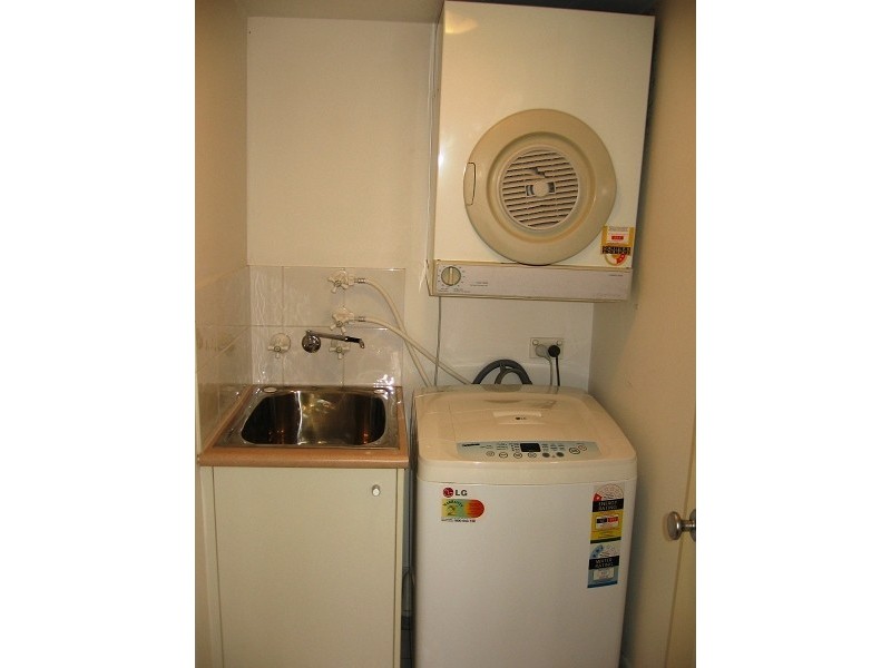 11 Elkhorn Avenue, Surfers Paradise QLD 4217