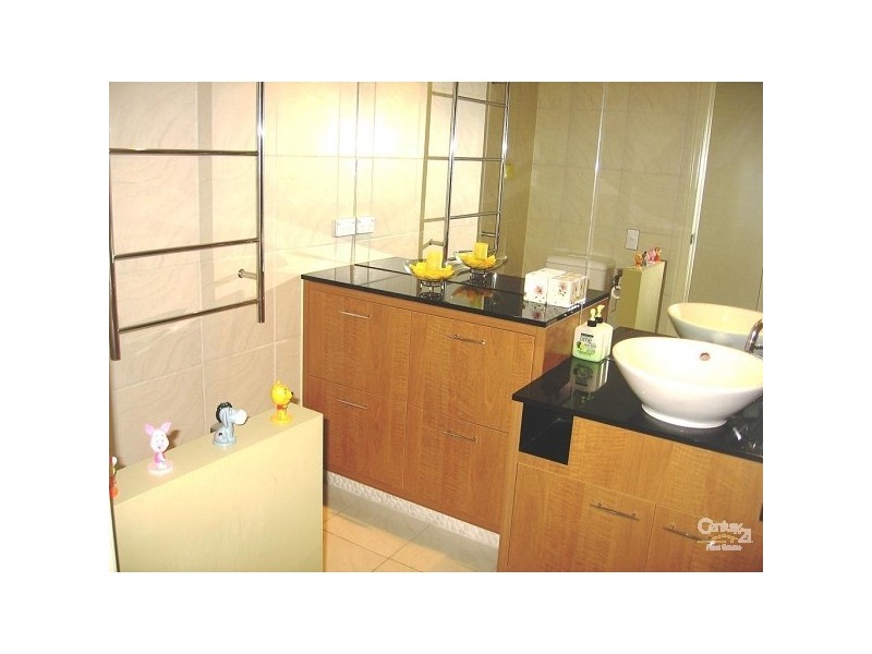 7 Elliott St, Surfers Paradise QLD 4217