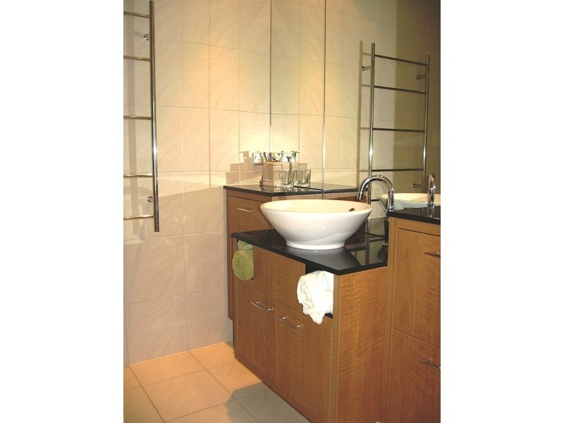 7 Elliott St, Surfers Paradise QLD 4217