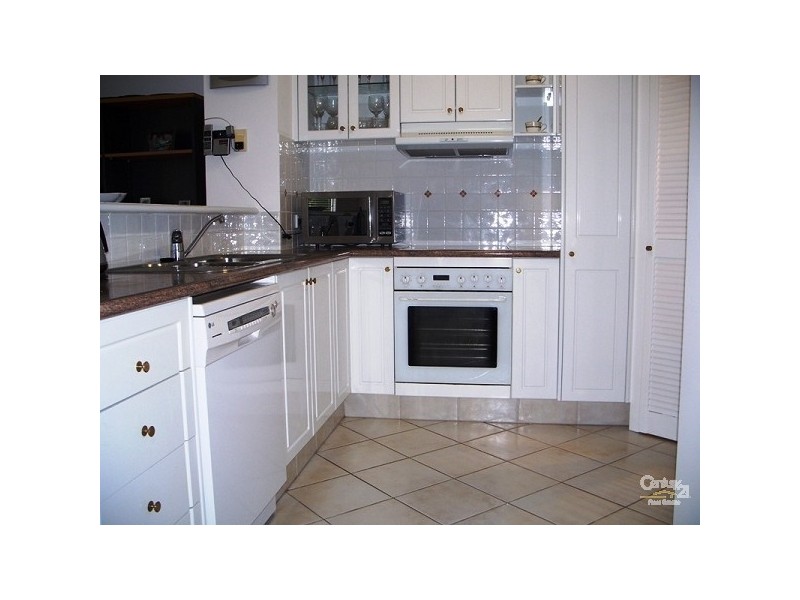 100 Cotlew St East, Southport QLD 4215