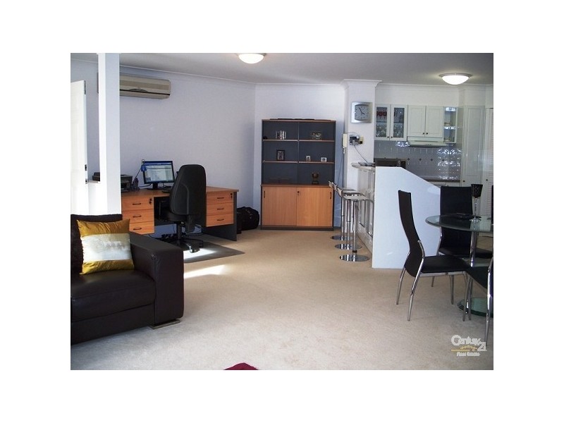 100 Cotlew St East, Southport QLD 4215