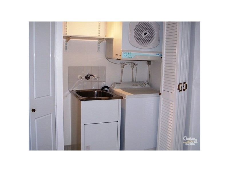 100 Cotlew St East, Southport QLD 4215