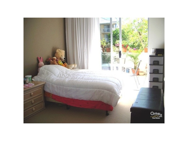 21 CYPRESS AVE, Surfers Paradise QLD 4217