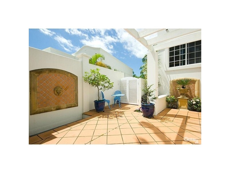 100 Cotlew St East, Southport QLD 4215