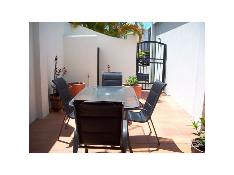 100 Cotlew St  East, Southport QLD 4215