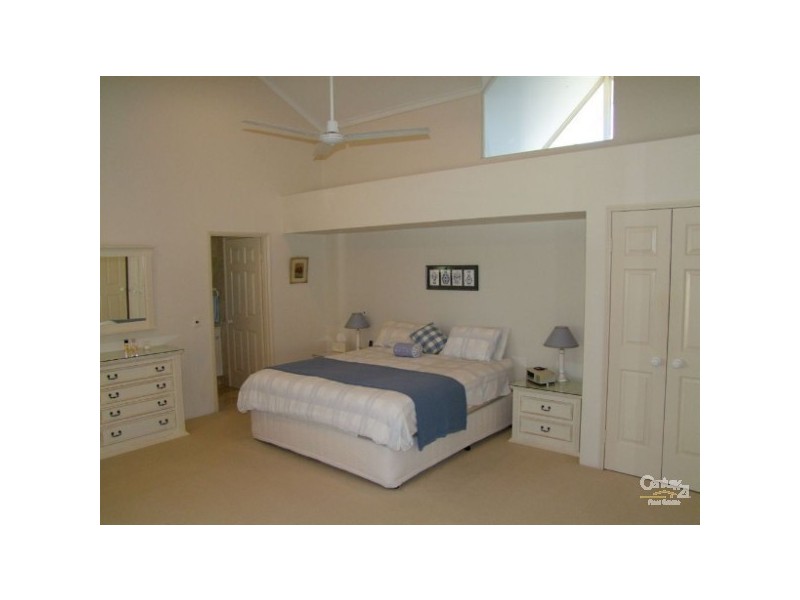 71/125 Santa Cruz Blvd, Clear Island Waters QLD 4226
