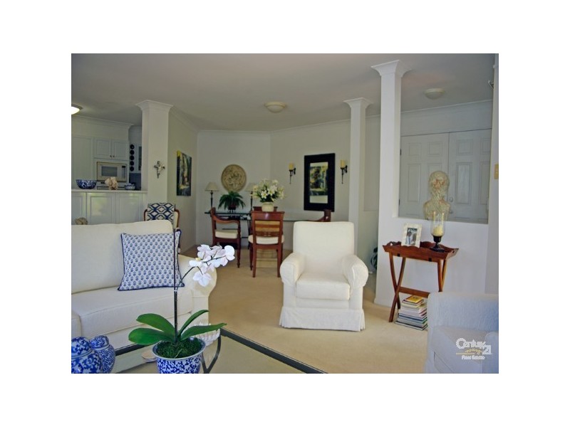 100 Cotlew St East, Southport QLD 4215