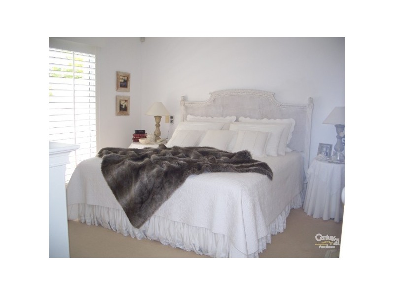 100 Cotlew St East, Southport QLD 4215