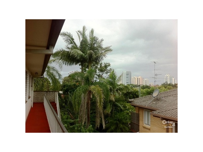 19 MIDDLE, Labrador QLD 4215