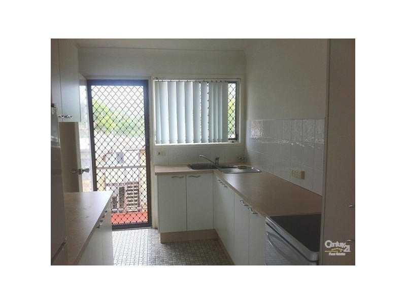 19 MIDDLE, Labrador QLD 4215