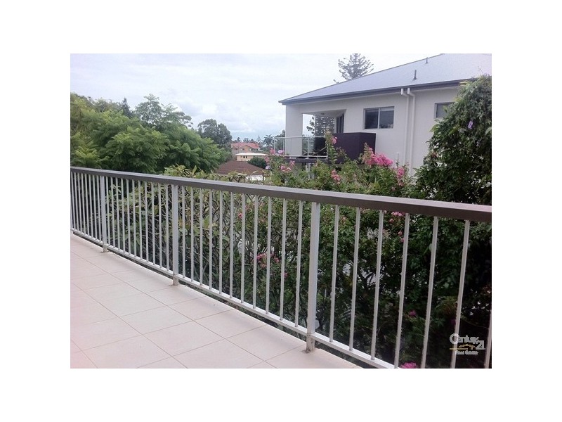 19 MIDDLE, Labrador QLD 4215