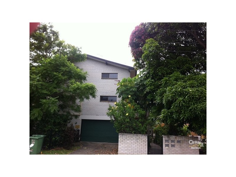 19 MIDDLE, Labrador QLD 4215