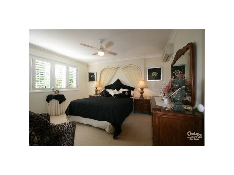 100 Cotlew St East Aegean, Southport QLD 4215