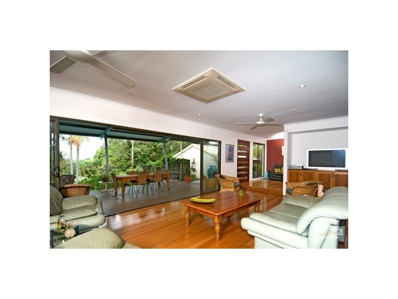 8 Moonare Crescent, Noosa Heads QLD 4567