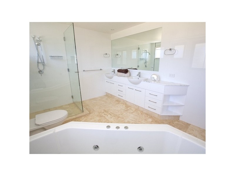 55 Elizabeth St, Noosaville QLD 4566