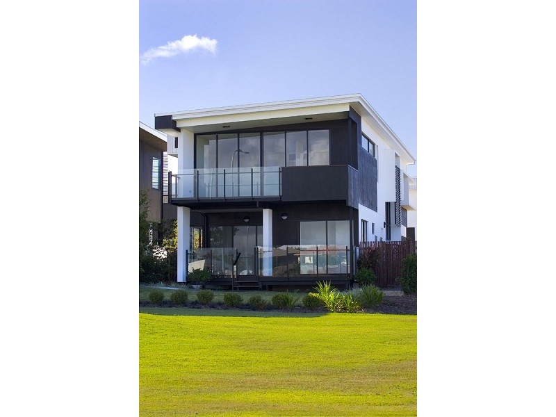 2/2 Balgownie Drive, Peregian Springs QLD 4573