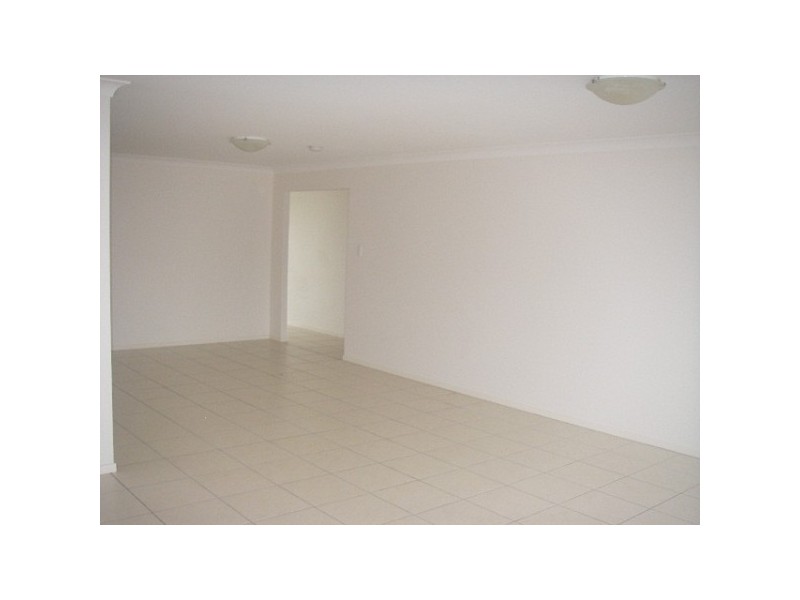 15 Benarkin Close, Waterford QLD 4133