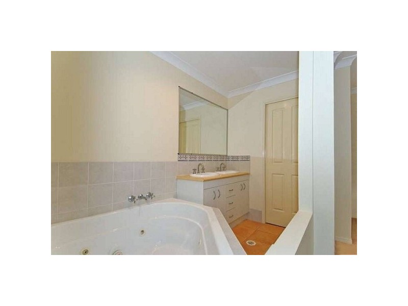 54 Hilliards Park Drive, Wellington Point QLD 4160