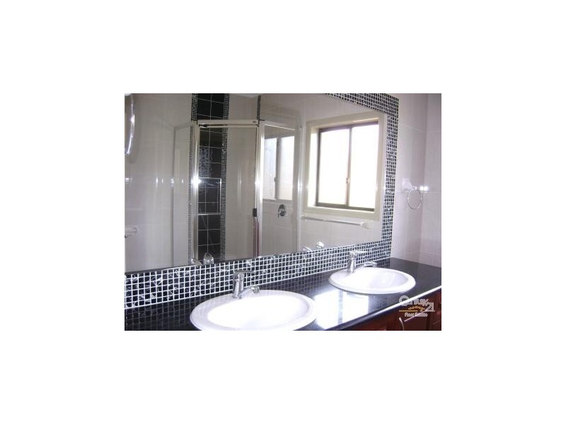 6 Primula Drive, Regents Park QLD 4118