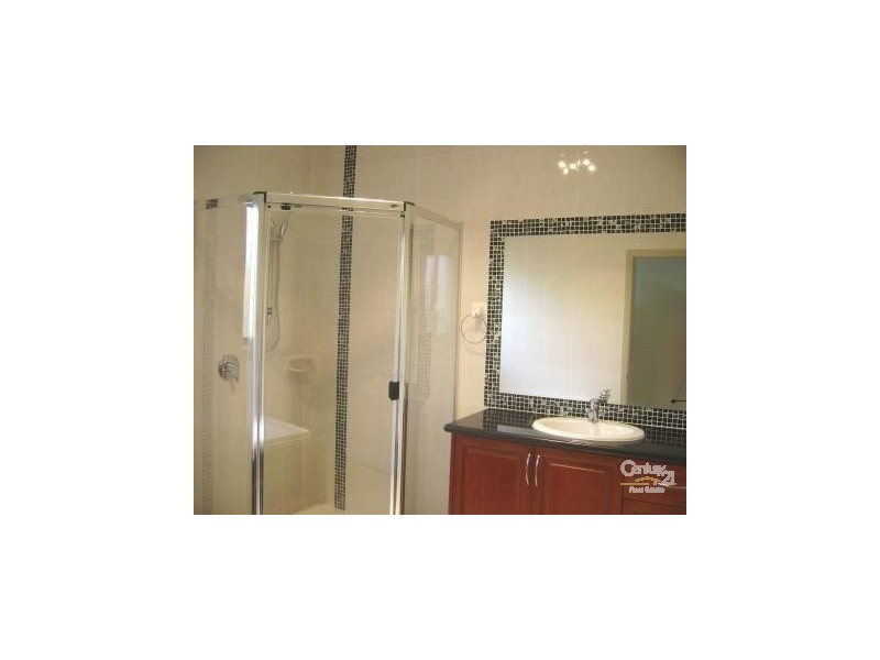 6 Primula Drive, Regents Park QLD 4118