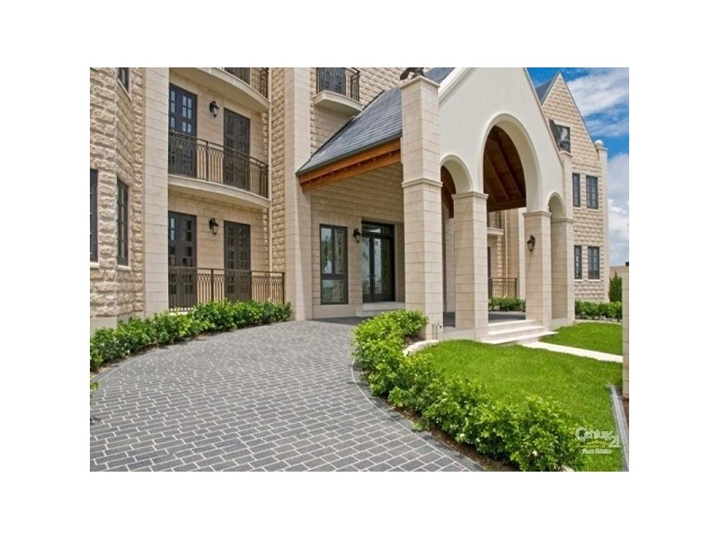 55 Knightsbridge, Paradise Point QLD 4216