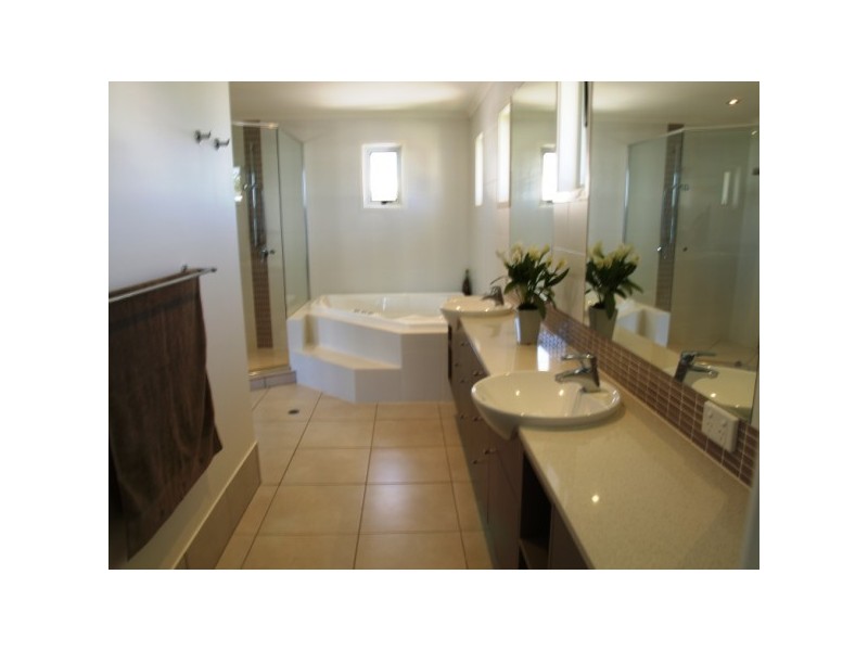 12 Bunker Court, Peregian Springs QLD 4573