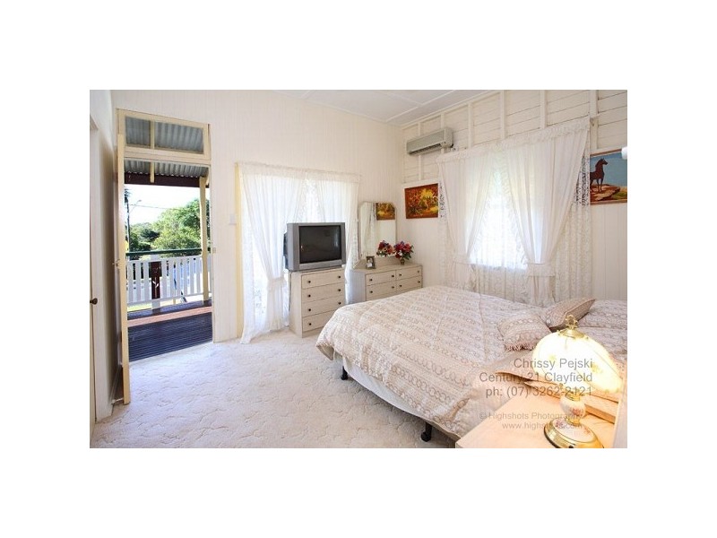 22 O QUINN STREET, Nudgee Beach QLD 4014