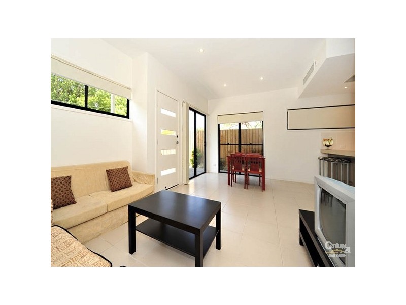 2/24 Windsor Street, Hamilton QLD 4007