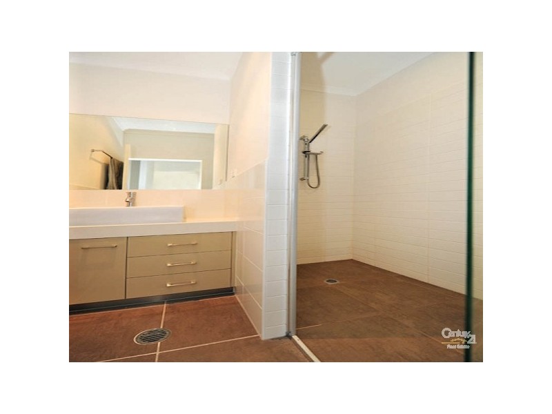 2/24 Windsor Street, Hamilton QLD 4007