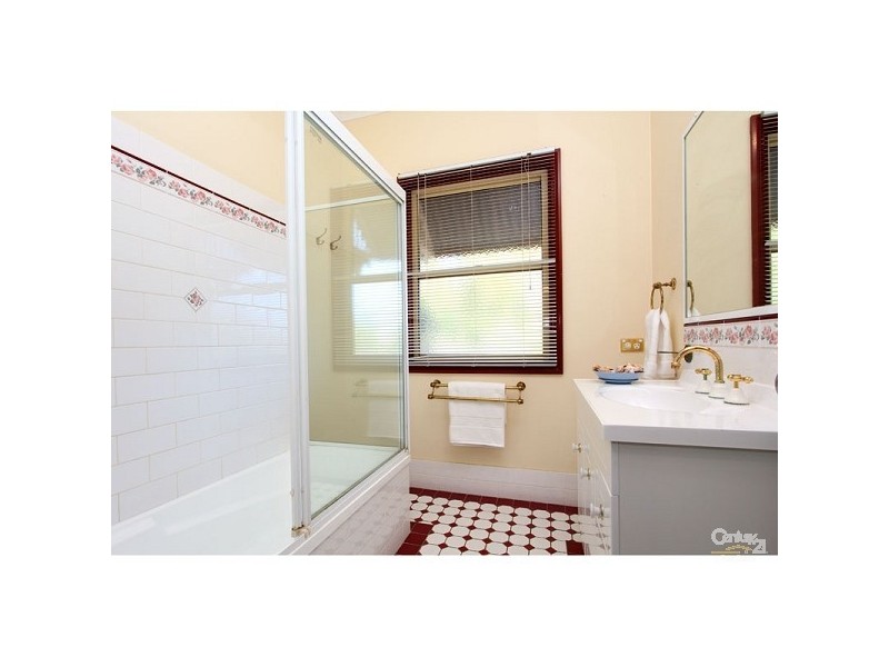 98 Grafton Street, Windsor QLD 4030