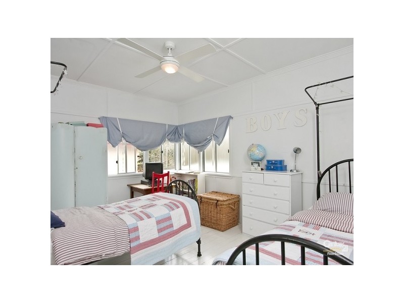 4 Warril Street, Wavell Heights QLD 4012