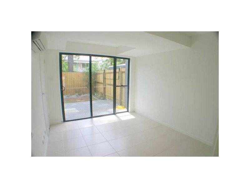 4/24  Windsor Street, Hamilton QLD 4007