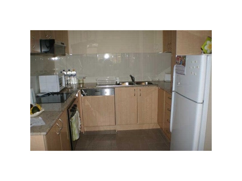 15/27  Harbour Road, Windermere Tower, Hamilton QLD 4007