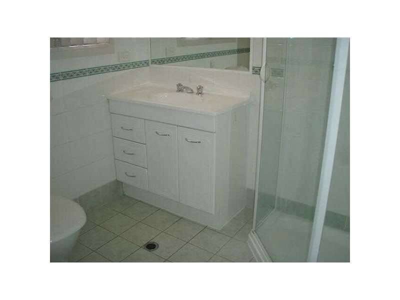 2/11  Denham Street, Clayfield QLD 4011