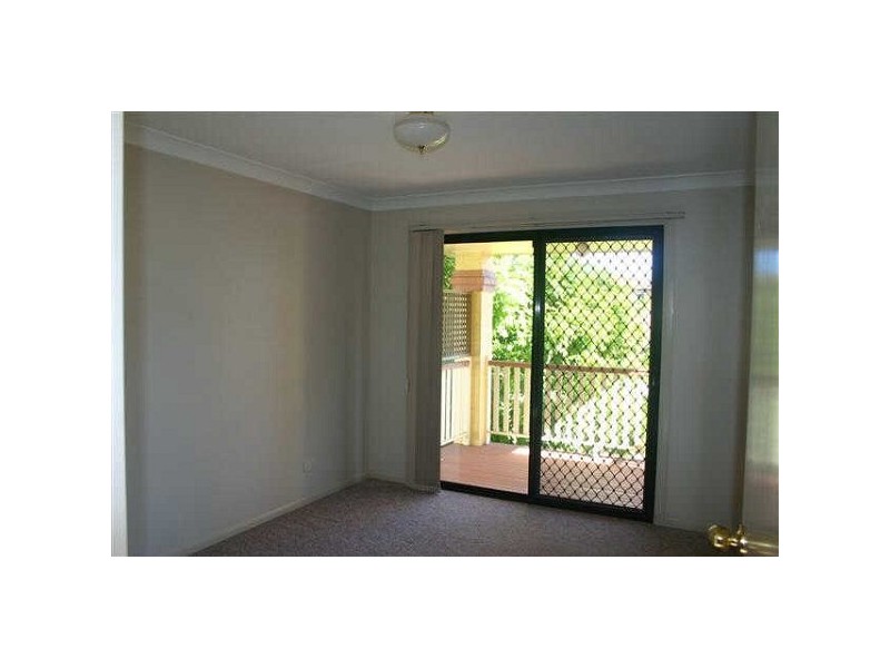 2/11  Denham Street, Clayfield QLD 4011